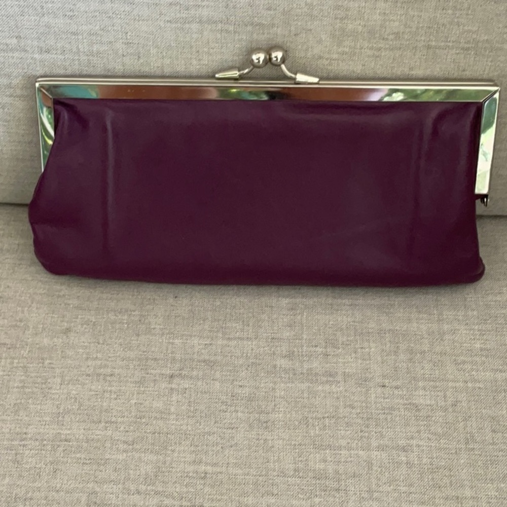 Aubergine leather, kiss lock clutch